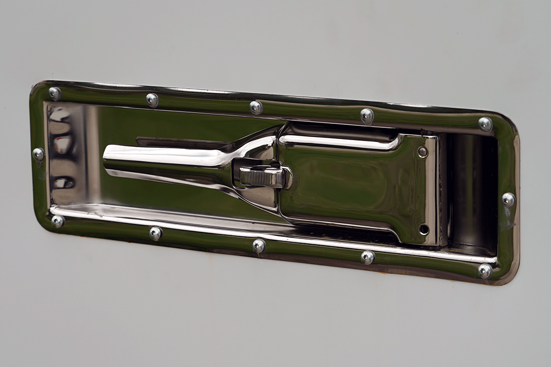 Paddle Latch Style Handles on Rear Ramp Door